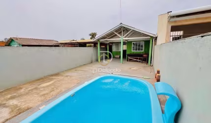 Casa com piscina a venda