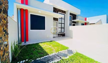 Casa nova com piscina na faixa do mar