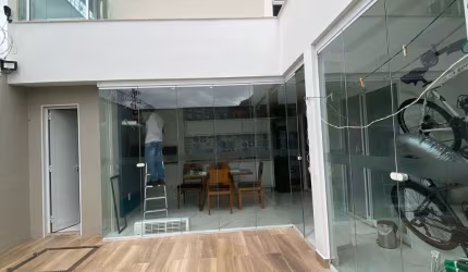 Casa no Alto do Calhau com 3 suites, Porteira Fechada,  Mobiliada e pronta para morar – Tudo planejado