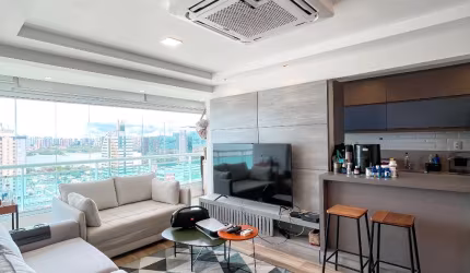 Apartamento no Aquamarine, andar alto, com 2 suítes, totalmente reformado e projetado, com 81 m².