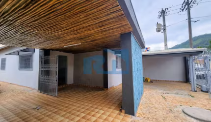 CASA COMERCIAL CENTRO CARAGUATATUBA AO LADO DE BANCO