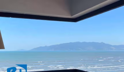 Apartamento de Luxo com Vista para Ilhabela no Edifício Paternon