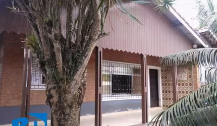 Casa com terreno grande, Martim de Sá,  caraguatatuba