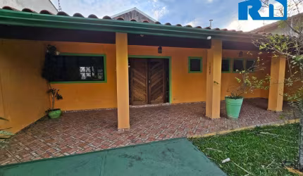 Casa à Venda no Bairro Indaiá - Caraguatatuba