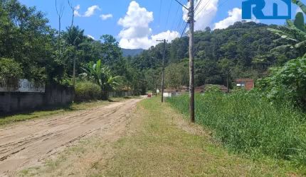 Terreno Amplo Próximo às Belíssimas Praias de Caraguatatuba!