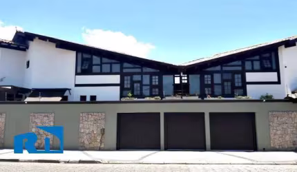 Sobrado em Caraguatatuba com 03 Suites em Bairro Nobre