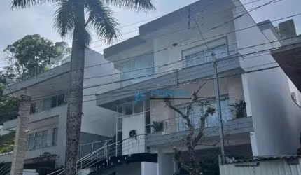 Casa Exclusiva em Condomínio Fechado com Vista Panorâmica Deslumbrante