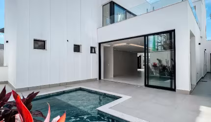 EXCELENTE CASA NO CONDOMÍNIO JARDIM VERSAILLES
