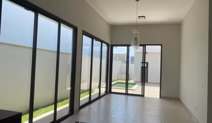 Linda casa em Condomínio fechado na Zona Sul