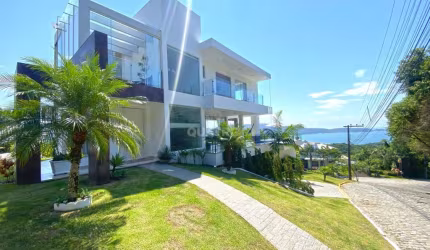 Casa alto padrão 04 suítes em Condomínio Fechado com vista mar