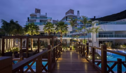 Apartamento frente mar com 4 quartos em Bombas