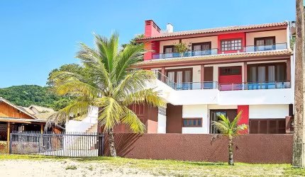 Imóvel localizado na Beira-mar de Zimbros