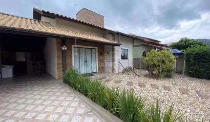Casa térrea, mobiliada no bairro de Zimbros, Bombinhas/SC