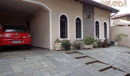 Casa com 3 dormitórios à venda, 199 m² por R$ 700.000,00 - Vila Coqueiro - Valinhos/SP