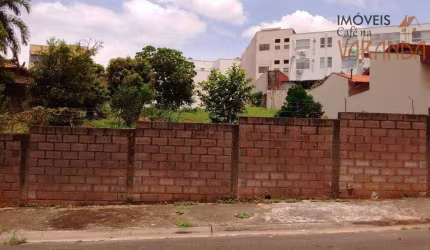 Levissimo aclive, próximo ao centro.