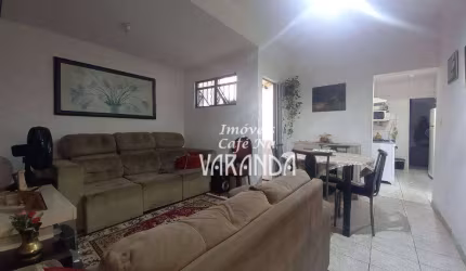 UMA CASA SUBDIVIDIDA  EM DUAS !