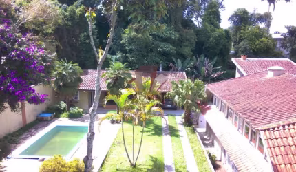 Casa com terreno e piscina para venda em Curitiba