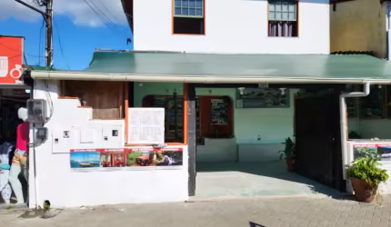 2 Casas Comercial a venda  no centro de Paraty RJ.