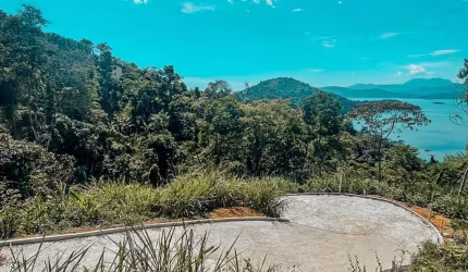 TERRENO ESCRITURADO COM VISTA PARA O MAR DA PRAIA GRANDE RJ.