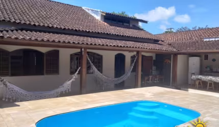 Bela Casa - Rica em Madeira - 6 Dormitórios - Escritura Definitiva - Residencial ou Comercial - Confira!