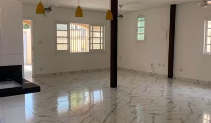 100 Metros da Orla do Itaguá - 4 Dormitórios com Edícula