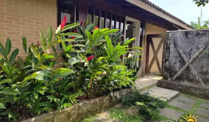 Casa Térrea com Edícula - Escritura Definitiva - Ampla Varanda em L