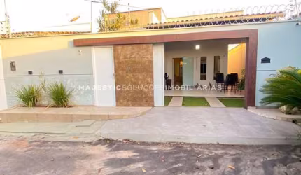 Casa de 03 quartos com 03 vagas de garagem no turu