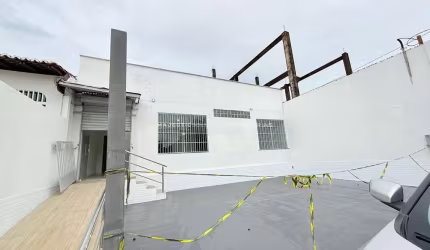 Alugo ponto comercial Térreo