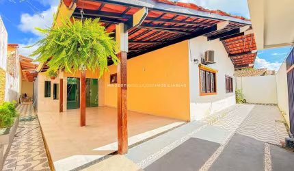 Vendo casa com 3 suítes em residencial fechado e com espaço para área de lazer próximo da praia