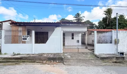Alugo uma casa na Forquilha com 3 quartos, sendo 1 suíte, casa espaçosa.