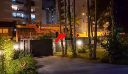 Casa a venda no córrego grande com 3 dormitórios