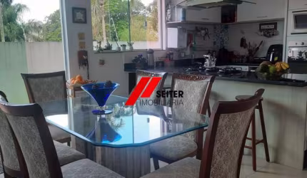 Casa a venda com 4 quartos sendo 4 suítes, 5 banheiros e 5 vagas de garagem, com area total de 279m²