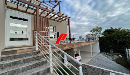 Casa Com 3 dormitórios sendo todos suítes e 4 vagas de garagem a venda no bairro Agronômica