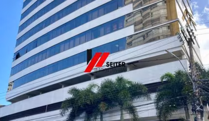 Sala comercial para alugar no Bairro Estreito em Florianópolis com 8 salas