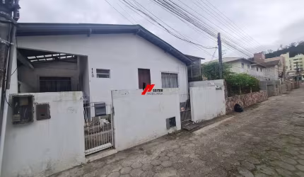 Excelente terreno à venda no bairro Córrego Grande em Florianópolis.