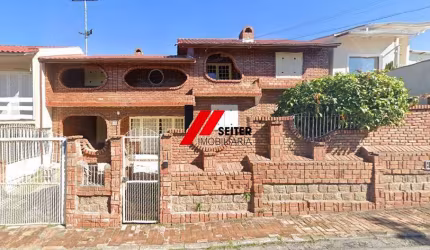 casa em coqueiros de 4 dormitorios