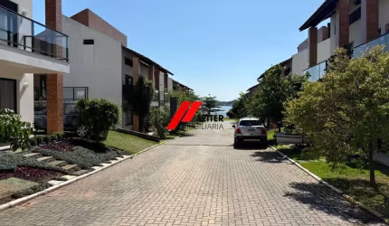 Casa à venda na beira da Lagoa em Florianópolis