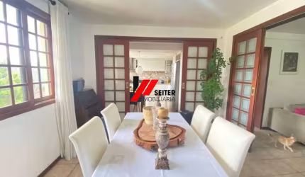 Casa à venda no Bairro Agronômica com vista para o mar em Florianópolis