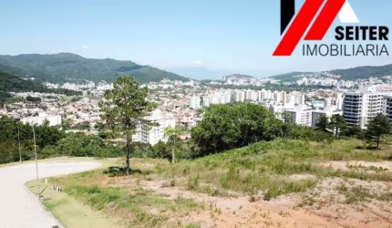 Terreno a venda no bairro Itacorubi com localização privilegiada