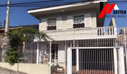 Casa a venda de 4 dormitórios no Centro de Florianópolis