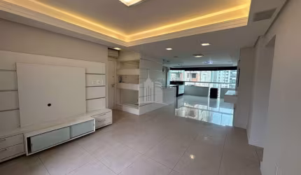 Apartamento com 3 dormitórios sendo 1 suíte e 1 vaga de garagem no Centro de Balneário Camboriú