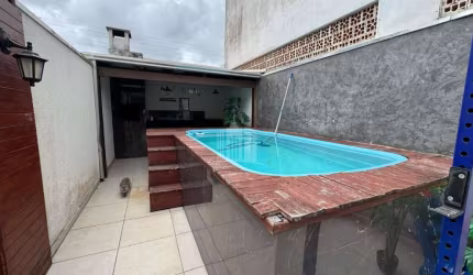 Sobrado com piscina no Centro de Camboriú