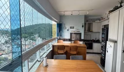 Ótimo Apartamento Mobiliado com ampla sacada com churrasqueira