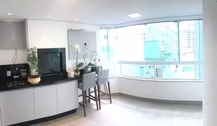 Apartamento quadra mar!! Com 3 dormitorios sendo 1 suíte e 2 vagas no Centro de Balneário Camboriú