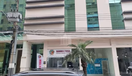 Excelente Sala Comercial a Venda em rua Reta ao mar com grande movimentação