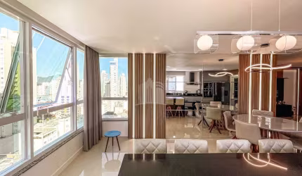Apartamento com 4 suítes e 2 vagas de garagem no Centro em Balneário Camboriú