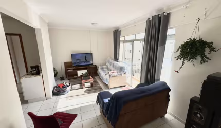 Apartamento com 3 dormitórios sendo 1 suíte e 1 vaga de garagem no Centro em Balneário Camboriú