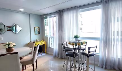 Apartamento com 3 dormitórios sendo 1 suíte e 2 vagas de garagem no Centro em Balneário Camboriú