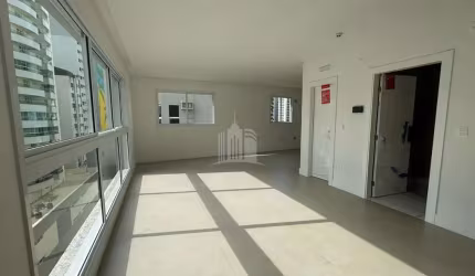 Apartamento Novo com 03 Dormitórios no Centro de Balneário Camboriú