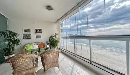 Apartamento frente mar com 3 dormitórios sendo 1 suíte e 1 vaga no Centro de Balneário Camboriú